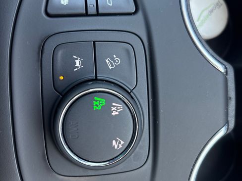 Used 2024 GMC Terrain SLT AWD/4WD image 17