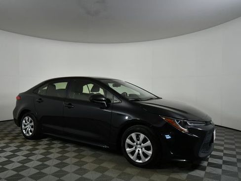 Used 2022 Toyota Corolla LE image 9