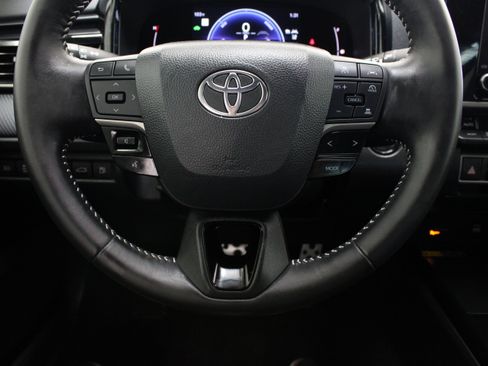 Used 2025 Toyota Camry SE w/ Convenience Package FWD image 22