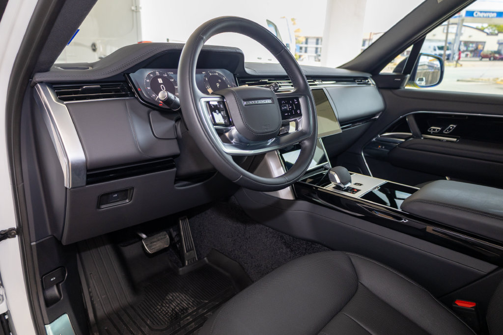 Used 2026 Land Rover Range Rover SE AWD/4WD image 9