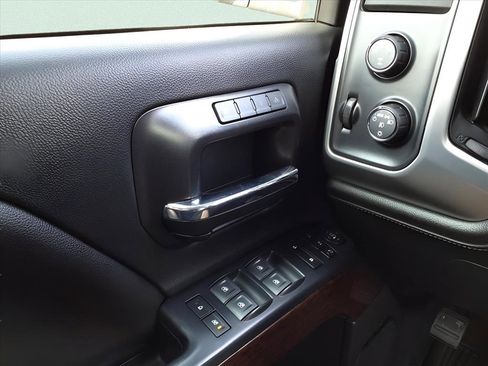 Used 2018 GMC Sierra 1500 SLT image 17