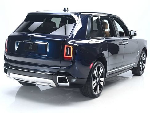 New 2026 Rolls-Royce Cullinan AWD/4WD image 9