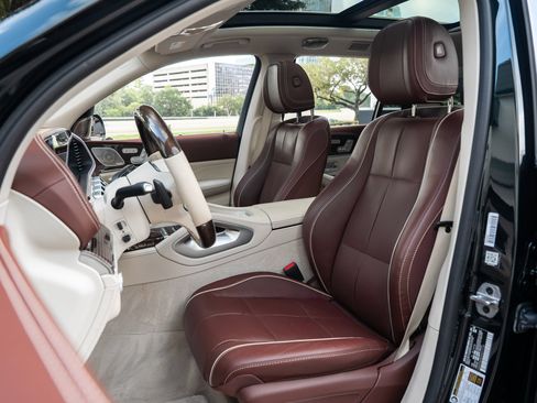 Used 2023 Mercedes-Benz Maybach GLS 600 4MATIC image 8