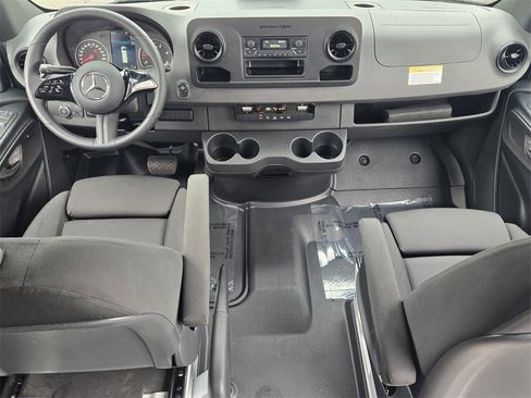 Used 2025 Mercedes-Benz Sprinter 2500 image 11