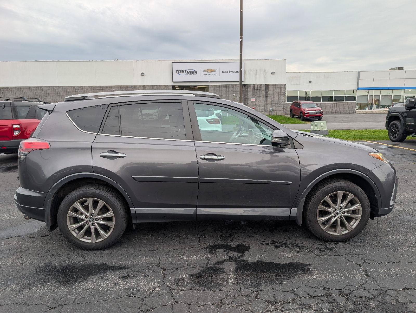 Used 2017 Toyota RAV4 Platinum AWD/4WD image 9