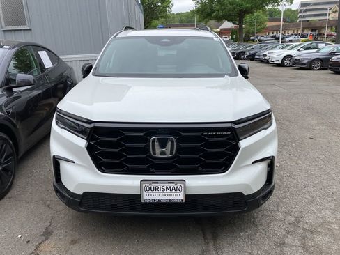 Used 2025 Honda Pilot Black Edition image 2
