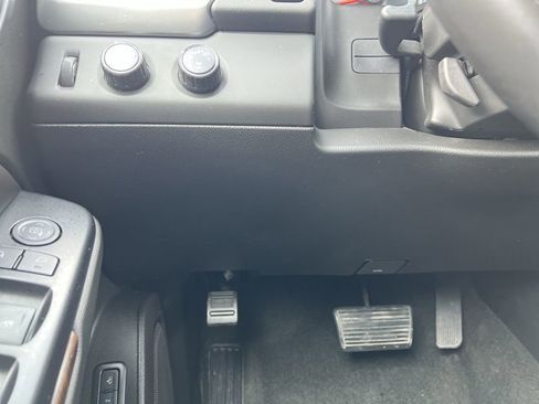 Used 2018 Chevrolet Suburban LT image 18