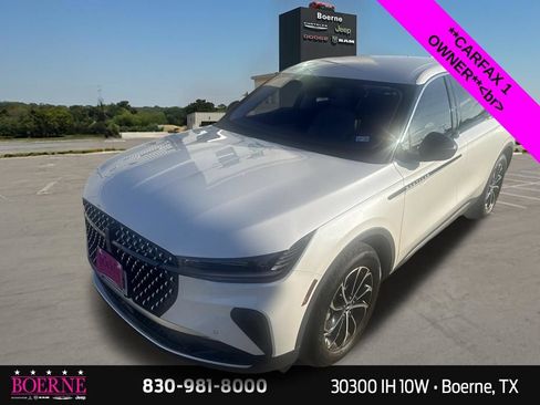 Used 2026 Lincoln Nautilus Premier AWD/4WD image 4