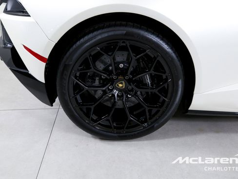 Used 2022 Lamborghini Huracan EVO image 24