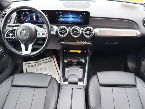 Used 2023 Mercedes-Benz GLB 250 4MATIC w/ Premium Package image 10