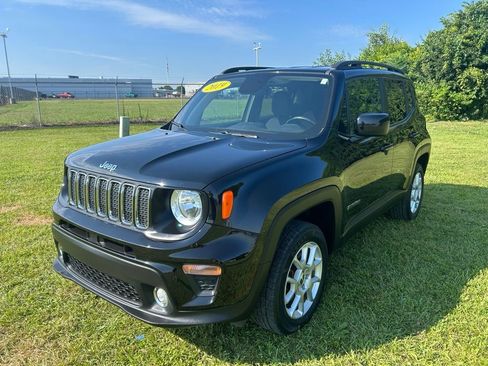Used 2019 Jeep Renegade Latitude w/ Cold Weather Group image 13