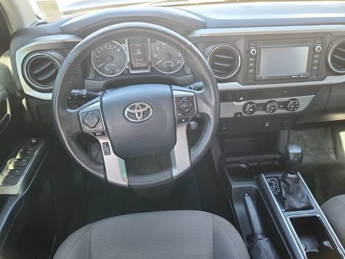 Used 2017 Toyota Tacoma SR5 RWD image 10