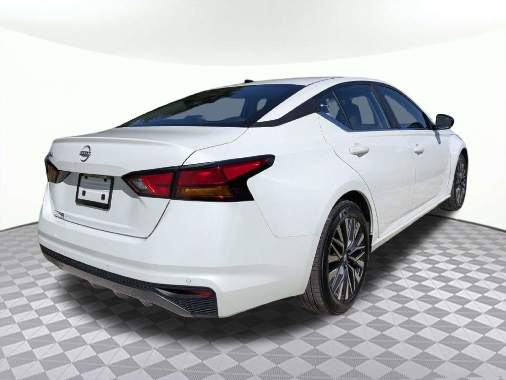Used 2026 Nissan Altima 2.5 SV FWD image 3