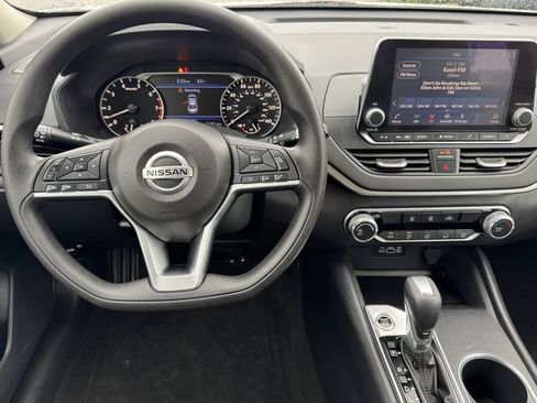 Used 2022 Nissan Altima 2.5 SV AWD/4WD image 14