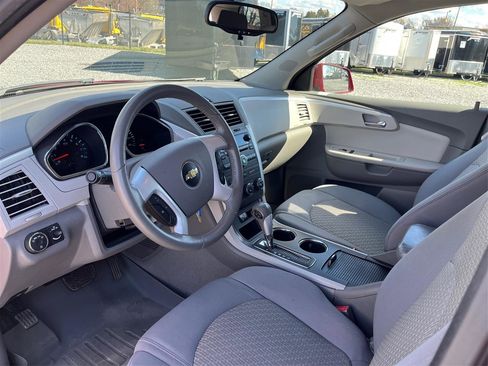 Used 2012 Chevrolet Traverse LT image 9