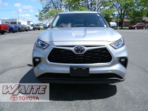 Used 2023 Toyota Highlander LE AWD/4WD image 6
