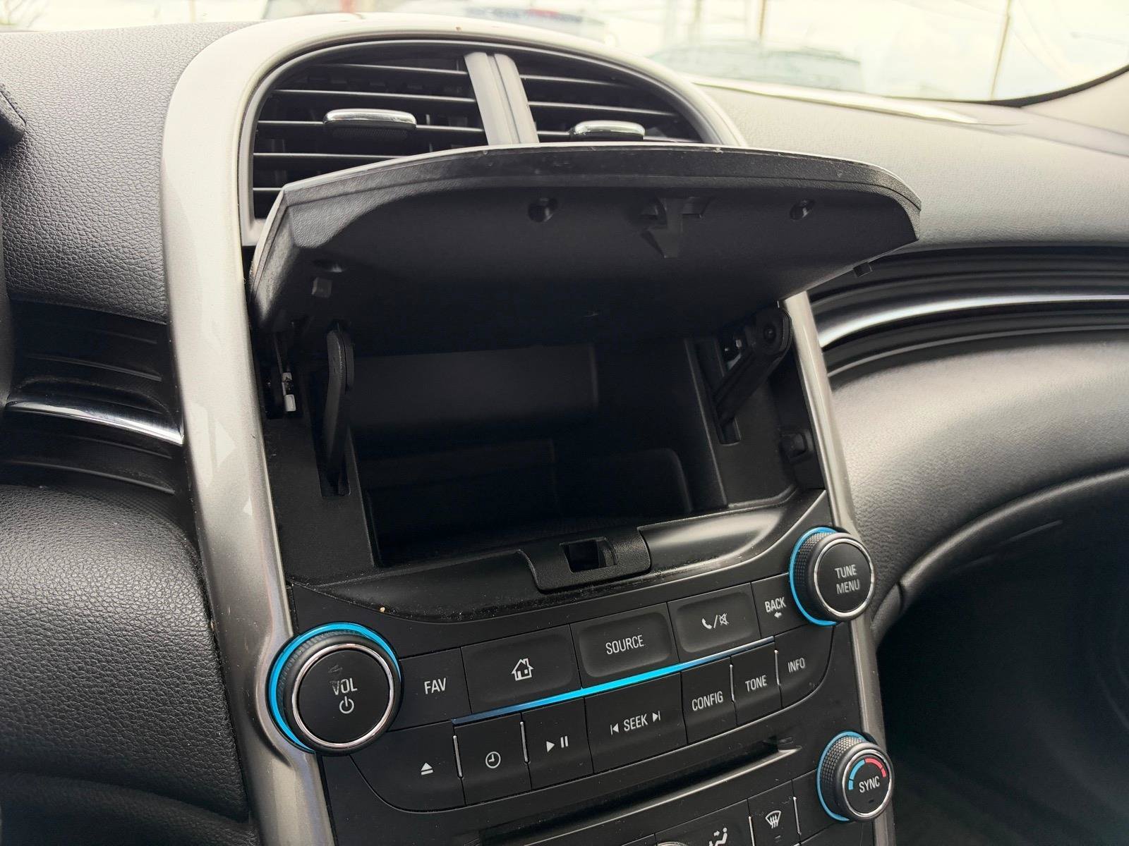 Used 2015 Chevrolet Malibu LT FWD image 16