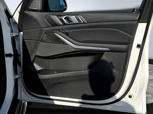 Used 2025 BMW X5 sDrive40i image 25