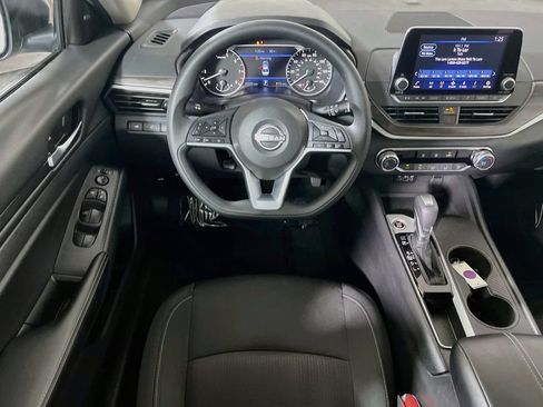 Used 2025 Nissan Altima 2.5 SV FWD image 19