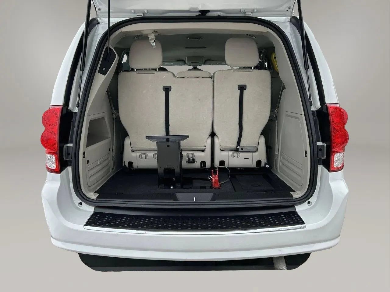 Used 2019 Dodge Grand Caravan SE w/ Power Convenience Group I FWD image 24