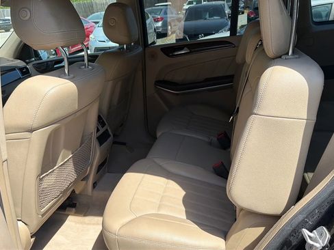 Used 2014 Mercedes-Benz GL 450 4MATIC image 40