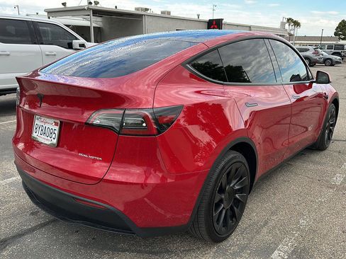 Used 2021 Tesla Model Y Long Range AWD/4WD image 4