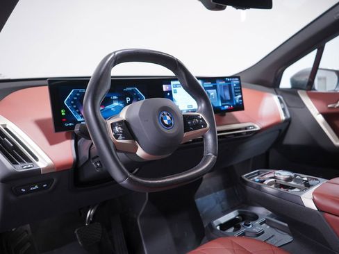 Used 2023 BMW iX xDrive50 w/ Sport Package image 6