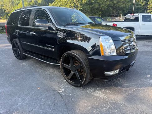 Used 2011 Cadillac Escalade AWD image 10