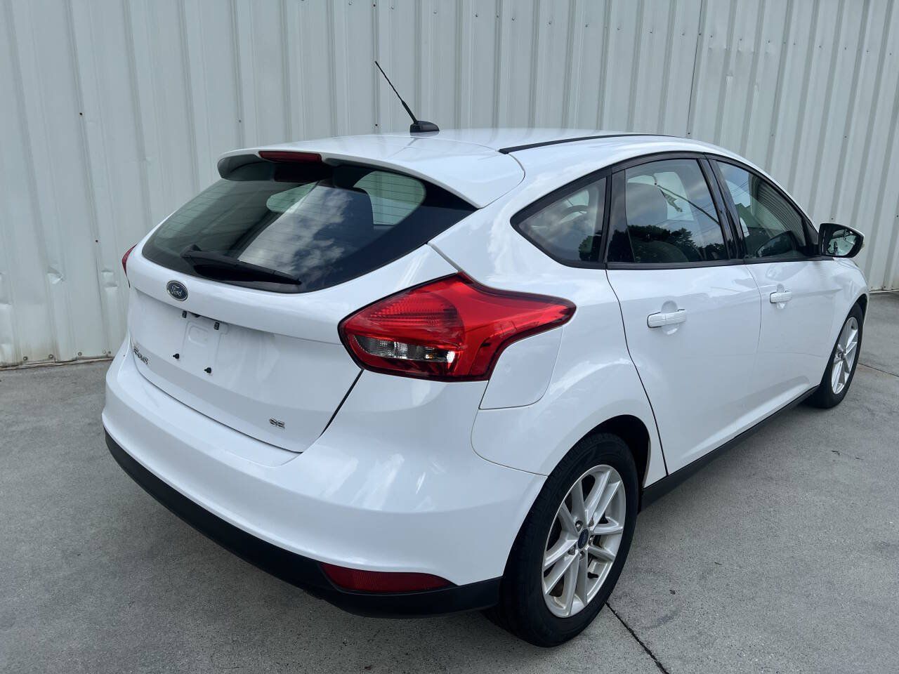 Used 2017 Ford Focus SE FWD image 3