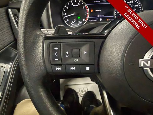 Used 2023 Nissan Rogue SV AWD/4WD image 17