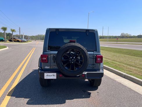 Certified 2025 Jeep Wrangler Sahara w/ Safety Group image 9