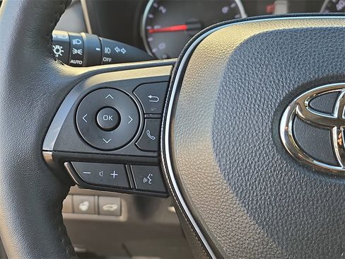 Used 2021 Toyota RAV4 XLE Premium image 17