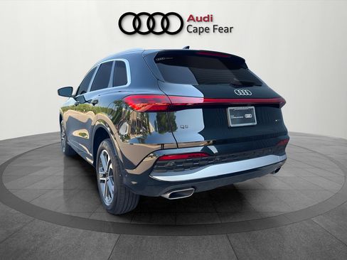 Certified 2025 Audi Q5 Premium AWD/4WD image 3
