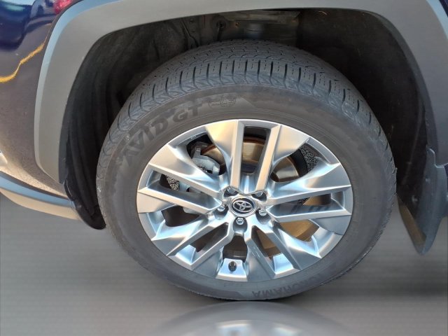 Certified 2022 Toyota RAV4 XLE Premium AWD/4WD image 28