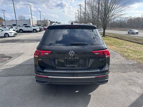 Used 2022 Volkswagen Tiguan SE image 4