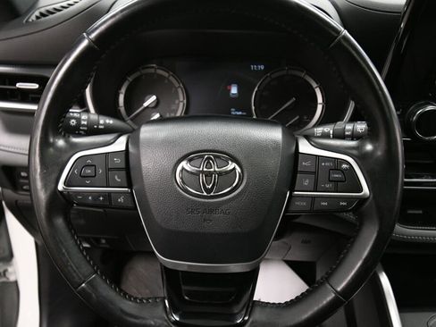 Used 2022 Toyota Highlander XSE image 12