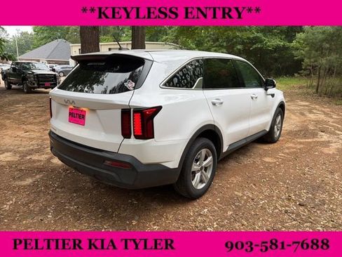 Used 2023 Kia Sorento LX FWD image 12