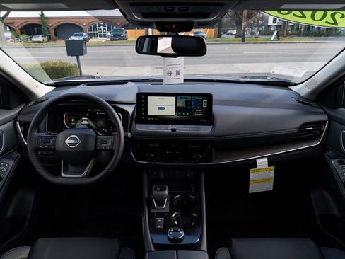 New 2026 Nissan Rogue Platinum image 9