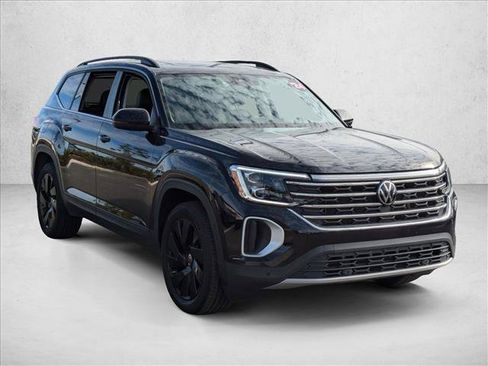 Used 2024 Volkswagen Atlas SE image 3