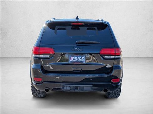 Used 2018 Jeep Grand Cherokee Overland image 6