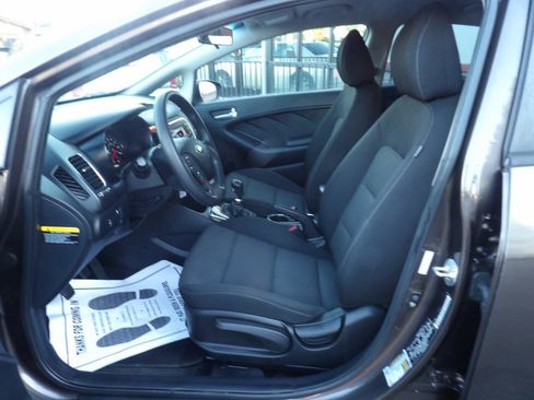 Used 2017 Kia Forte LX FWD image 7