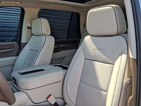 Used 2024 GMC Yukon Denali AWD/4WD image 5