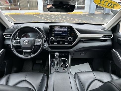 Used 2022 Toyota Highlander XLE image 29