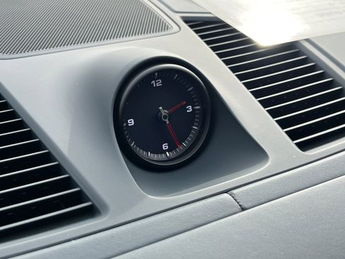 Certified 2023 Porsche Cayenne Platinum Edition image 24