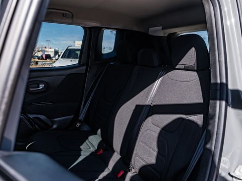 Used 2020 Jeep Renegade Latitude image 30