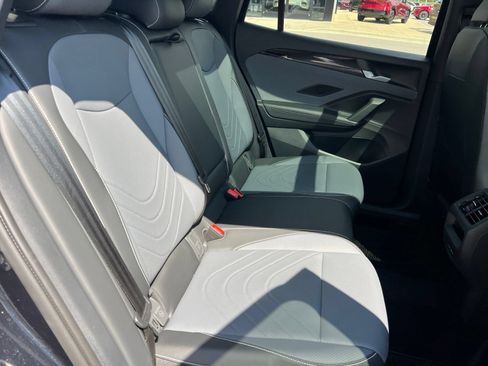 Certified 2026 Volkswagen Tiguan SE R-Line FWD image 33