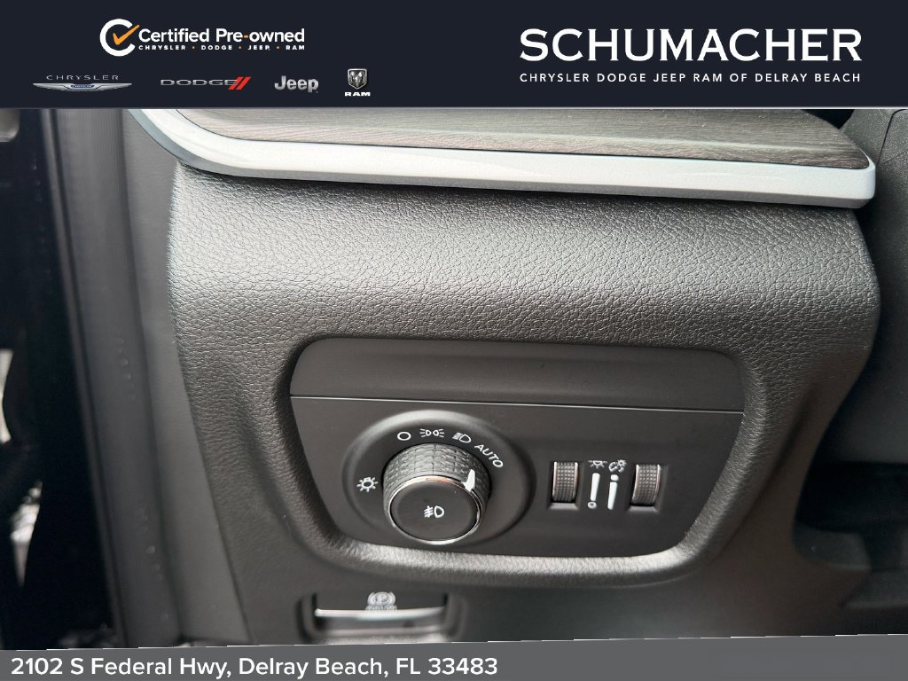 Used 2025 Jeep Grand Cherokee Limited w/ Black Appearance Package AWD/4WD image 25