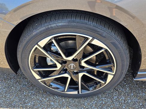 New 2025 Nissan Sentra SR image 18