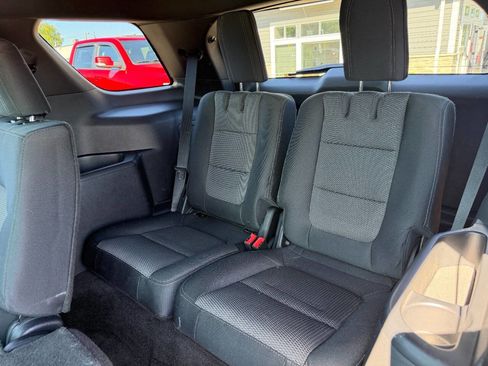 Used 2016 Ford Explorer XLT AWD/4WD image 12