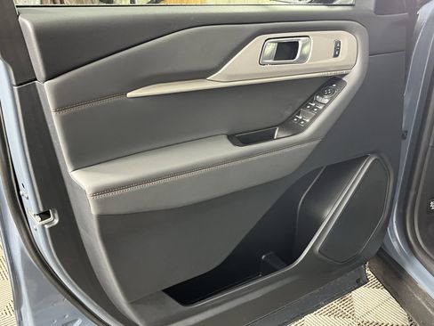 Used 2025 Ford Explorer Active image 15